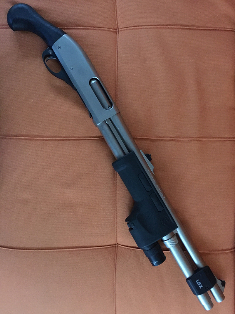 remington870_marine_surefire_forend.jpg