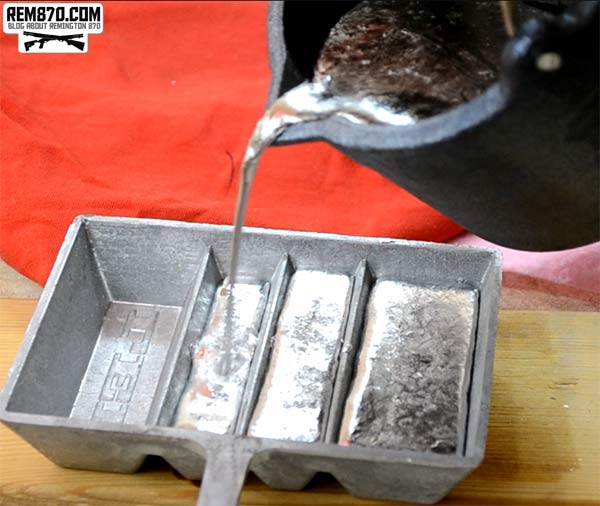 melting_lead_making_ingots.jpg