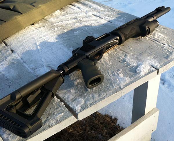remington870_surefire_forend.jpg