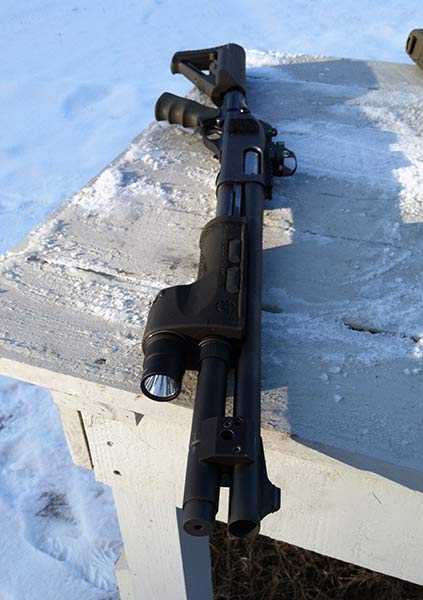 remington870_surefire_forend2.jpg