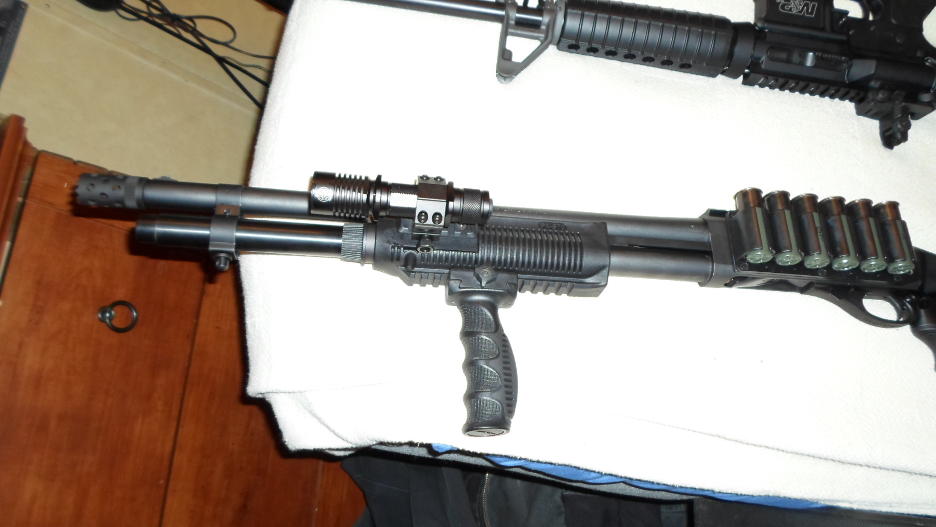 Here it is mounted on the Mako fab defense forend, just did not like the feel of the forend in my hand, that is why it has my AR's forend grip on it
